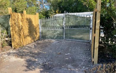 Access gates at Sycamore Street